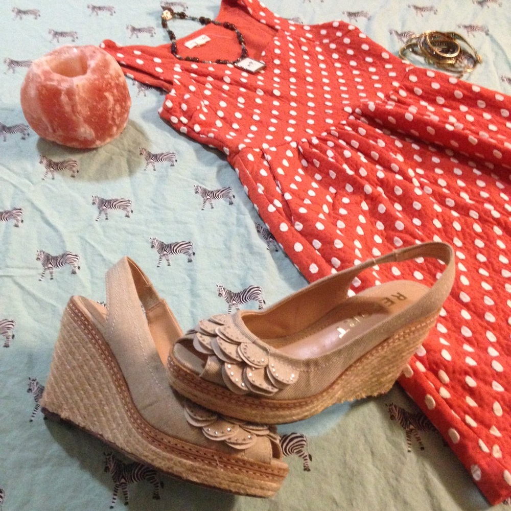 NWT Ruffle crystal Report Jessie wedge size 5.5.